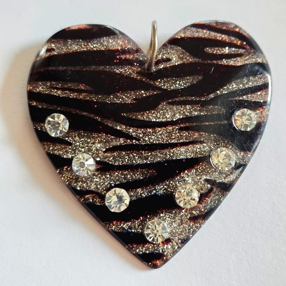 Glitter heart pendant clear rhinestones black silver red